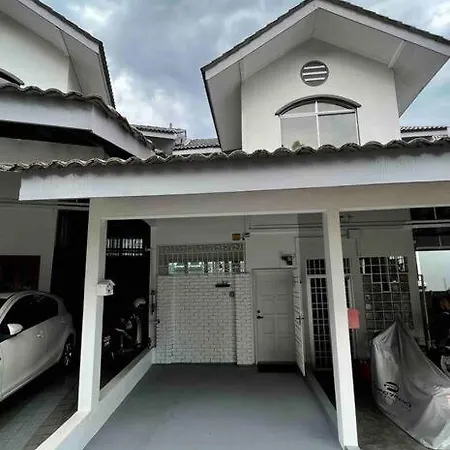 Tanjung Bungah Pearl Hill42 Homestay Exterior photo