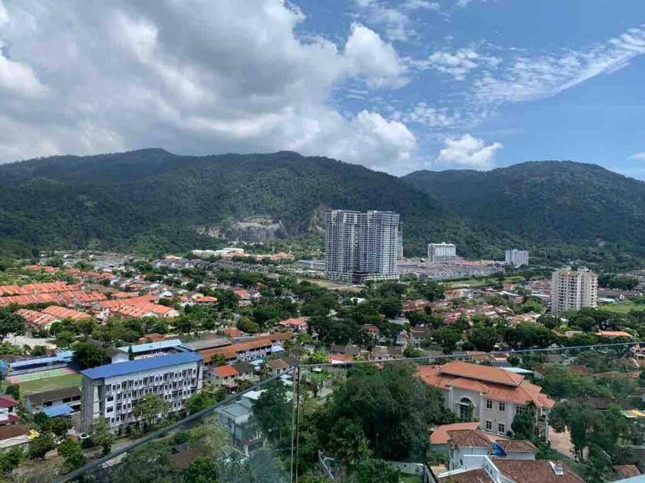 Tanjung Bungah Pearl Hill42 Holiday home *